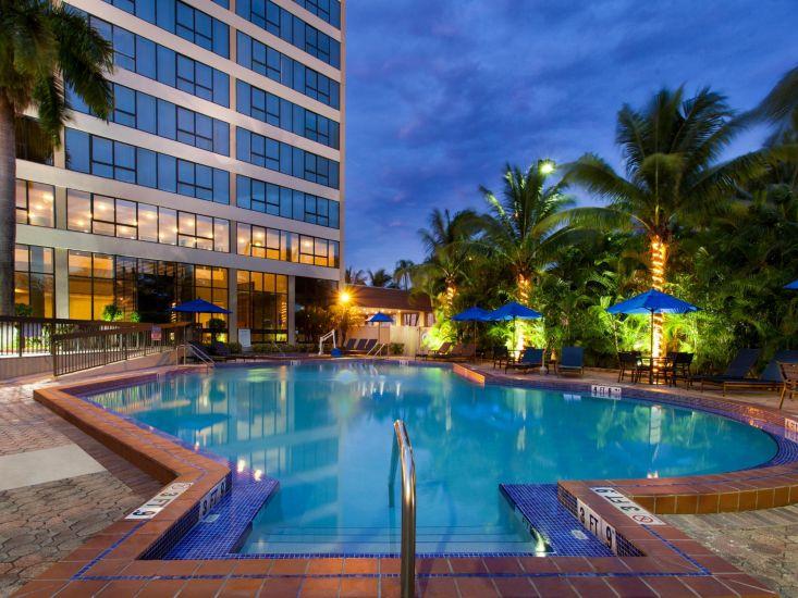 Holiday Inn Miami West - Airport Area By Ihg Хайлія Гарденс Екстер'єр фото
