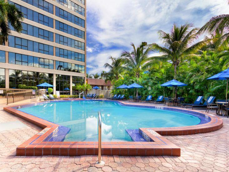 Holiday Inn Miami West - Airport Area By Ihg Хайлія Гарденс Екстер'єр фото